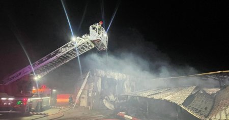 Un bar si o spalatorie auto incendiate de 