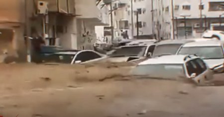 O furtuna <span style='background:#EDF514'>VIOLENTA</span> a lovit statele din Golful Persic in timpul vizitei premierului Ciolacu in Qatar si EAU VIDEO