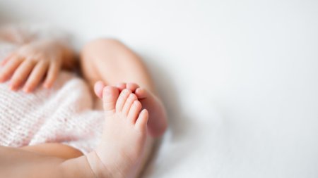 Bebelusul gasit mort in masina de spalat, in Suceava, a fost strangulat. Ce a dezvaluit raportul preliminar de necropsie