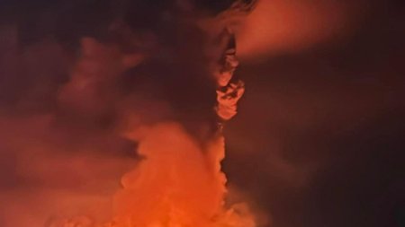 Vulcanul Ruang a erupt in In<span style='background:#EDF514'>DONEZ</span>ia. Sute de oameni au fost evacuati