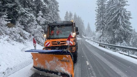 A nins in Pasul Prislop. Drumarii au intervenit cu utilaje si material antiderapant