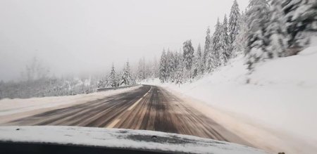 Maramures. A nins in Pasul Prislop. Drumarii au intervenit cu utilaje si material antiderapant