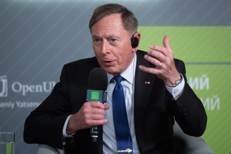 David <span style='background:#EDF514'>PETRAEUS</span>, fost director CIA, avertizeaza asupra ripostei Israelului fata de Iran: Un numar de echilibristica ce necesita multa precizie