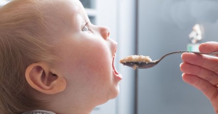 Raport: Nestle adauga zahar in laptele pentru sugari, vandut in tarile sarace. Cu cat a crescut rata de obezitate
