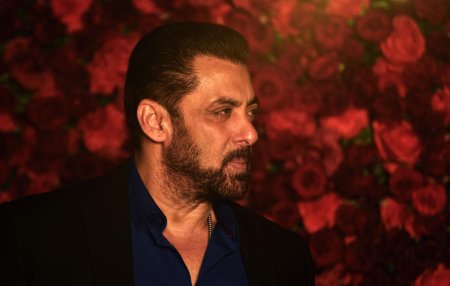 Locuinta lui Salman Khan, tinta unui <span style='background:#EDF514'>ATAC ARMAT</span>. De ce iubitul Iuliei Vantur e vizat de banda criminala