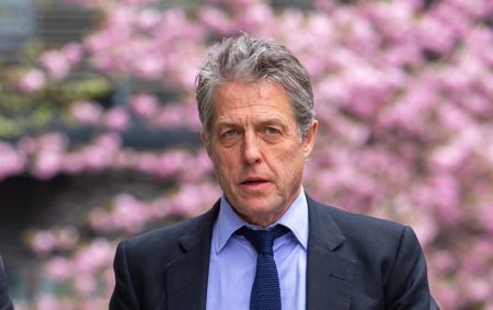 Actorul Hugh Grant s-a inteles cu tabloidul The Sun, acuzat ca i-ar fi spart ap<span style='background:#EDF514'>ARTA</span>mentul si ca ar fi pus un dispozitiv de urmarire in masina sa