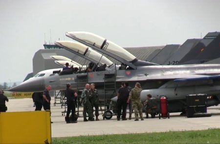 Trei <span style='background:#EDF514'>AERONAVE</span> F-16 Fighting Falcon ale Olandei au aterizat la Fetesti. Ce misiune au