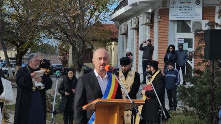 Primarul Moldoveanu din Campina si-a semnat singur a<span style='background:#EDF514'>UTORIZATIA</span> de constructie a castelului