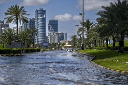 Emiratele Arabe Unite, lovite de cele mai abundente precipitatii din ultimii 75 de ani. Romani <span style='background:#EDF514'>BLOCAT</span>i pe aeroportul din Dubai