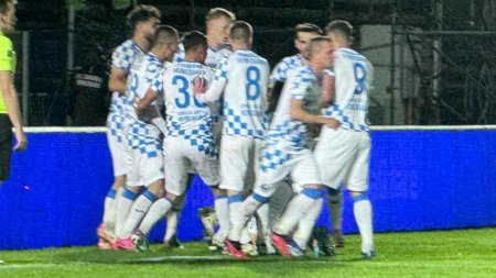 <span style='background:#EDF514'>CORVIN</span>ul Hunedoara s-a calificat in finala Cupei Romaniei. Echipa din liga secunda nu a avut mila de FC Voluntari