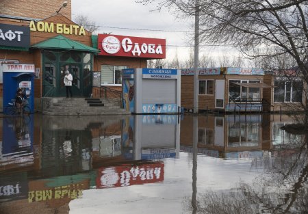 Putin ii cearta pe guvernatorii zonelor inundate, dupa ce oamenii au refuzat sa fie evacuati de <span style='background:#EDF514'>TEAM</span>a jafurilor: „Acolo sunt probleme delicate”