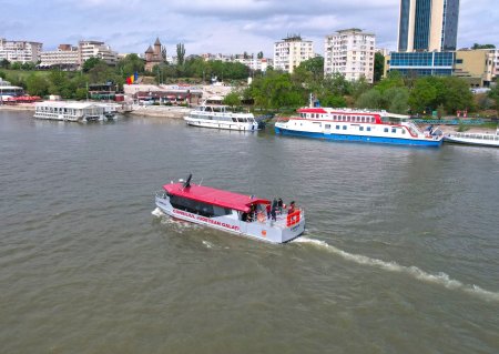 Galati. A fost inaugurat programul plimbarilor pe Dunare cu o nava de pasageri construita cu <span style='background:#EDF514'>FONDURI EUROPENE</span>