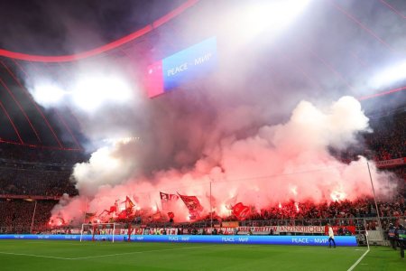 Iesi de pe stadionul nostru! » Protest incendiar in Liga Campionilor: Va mulgeti suporterii ca pe <span style='background:#EDF514'>VACI</span>