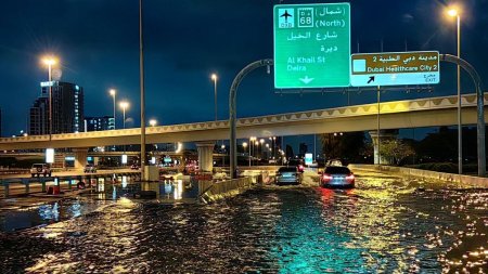 Romani <span style='background:#EDF514'>BLOCAT</span>i de 24 de ore pe aeroportul din Dubai, dupa inundatiile istorice
