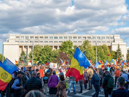 Incep <span style='background:#EDF514'>PROTEST</span>ele fata de inechitatile salariale la Oficiul National al Registrului Comertului. Urmeaza patru zile de mitinguri