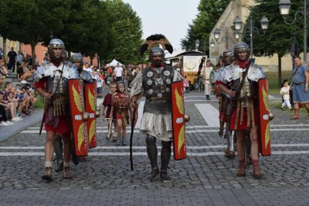 Se deschide sezonul turistic la Alba Iulia: Spectacole de r<span style='background:#EDF514'>EENA</span>ctment istoric in Cetate