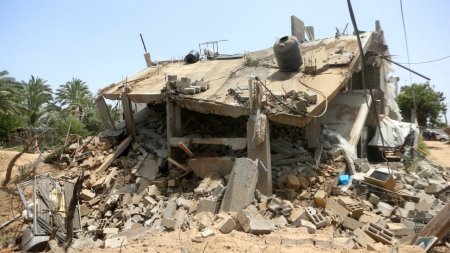 Armata <span style='background:#EDF514'>ISRAELI</span>ana continua loviturile aeriene in Fasia Gaza. M-am trezit la zgomotul fetelor care strigau mama