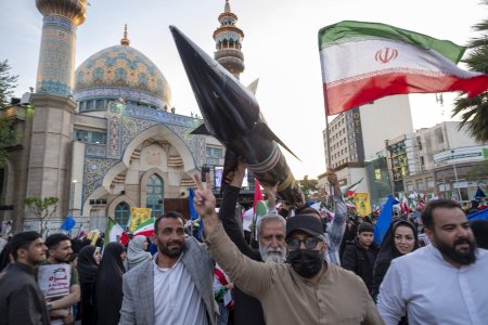 Teheranul ia in calcul sa-si revizuiasca „doctrina nucleara” pe <span style='background:#EDF514'>FONDUL</span> amenintarilor privind riposta Israelului, avertizeaza un inalt comandant iranian