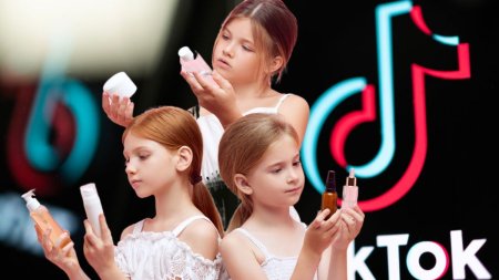 Un nou fenomen periculos pe TikTok: Copiii sunt indemnati sa foloseasca produse de ingrijire pentru adulti. Avertismentul psihologilor
