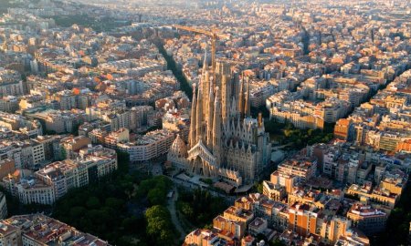 Barcelona a sters o linie de <span style='background:#EDF514'>AUTOBUZ</span> din Google Maps, pentru a o ascunde de turisti