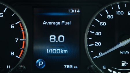 Trucurile prin care <span style='background:#EDF514'>SOFERII</span> pot reduce consumul de carburant cu 15-25%: Atentie la aceste detalii