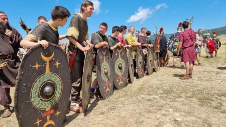 Se deschide sezonul turistic la Alba Iulia: Spectacole de reenactment istoric in Cetate