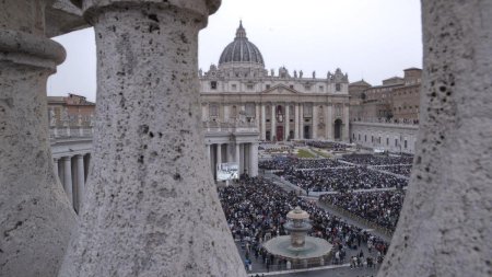 Cel mai cautat fugar american a fost prins in Piata Sf. Petru din Vatican. Barbatul venea d<span style='background:#EDF514'>IN MOLDOVA</span>