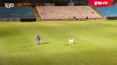 <span style='background:#EDF514'>DORINEL MUNTEANU</span> s-a jucat cu un caine pe gazon dupa calificarea in finala Cupei Romaniei