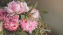 <span style='background:#EDF514'>SCURT</span> istoric despre florile si plantele artificiale