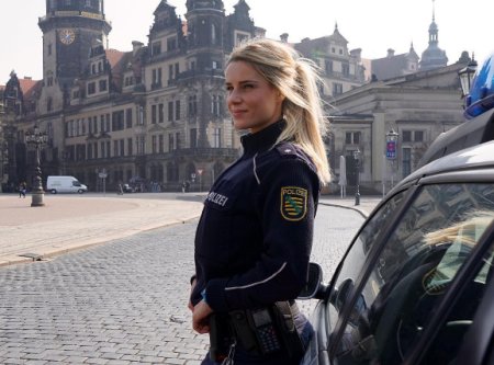 Adrienne Koleszár, cea mai frumoasa politista din Germania, a renuntat la cariera, a devenit influencer si este <span style='background:#EDF514'>VEDETA</span> TV: Se castiga mai bine
