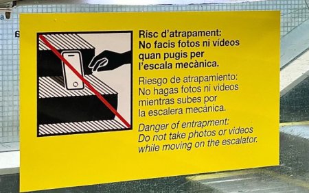 Prea multe accidente. Autoritatile din Barcelona au interzis pozele si videoclipurile facute de pe scarile rulante ale statiei de metrou Sagrada Familia