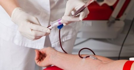 Simptomele hemofiliei, o boala rara a sangelui care se transmite ereditar. Tratamentul prescris