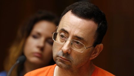 Guvernul american va despagubi <span style='background:#EDF514'>GIMNASTE</span>le abuzate de medicul Larry Nassar. Suma platita de Departamentul de Justitie