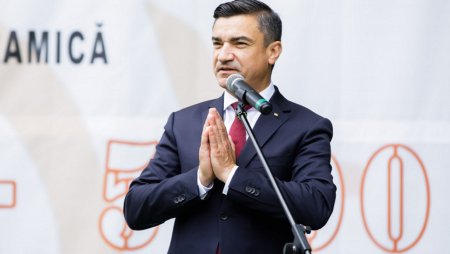 Primarul Iasiului Mihai Chirica si alti 26 de inculpati, tri<span style='background:#EDF514'>MISI</span> in judecata. Sir lung de acuzatii