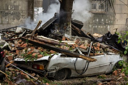 Imagini cu urmarile atacului asupra orasului Dnipro, unde opt <span style='background:#EDF514'>PERSOANE</span> au fost ucise