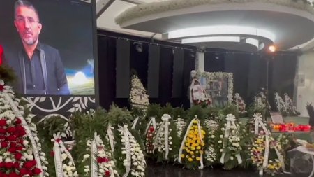 <span style='background:#EDF514'>COSTEL</span> Corduneanu, inmormantat cu fast in capitala Moldovei | Mii de oameni l-au condus pe ultimul drum