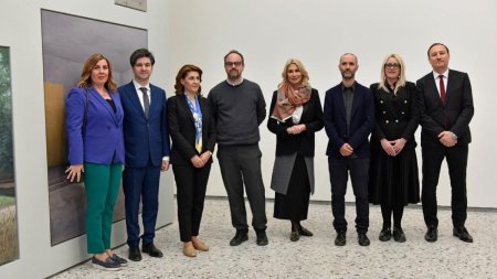 <span style='background:#EDF514'>RALU</span>ca Turcan, la Bienala de Arta de la Venetia: Suntem mai bogati cultural si sufleteste