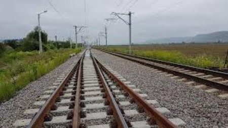 Lucrari pe <span style='background:#EDF514'>CALEA</span> ferata Talmaciu-Sibiu si Teius-Razboieni pentru cresterea vitezei la 120 km/h