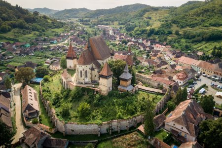 Cum o sa fie transformat complexul Bisericii Evanghelice Fortificate din Biertan, unul dintre cele mai spectaculoase <span style='background:#EDF514'>MONUMENT</span>e din Transilvania. Turistii vor putea experimenta activitati autentice, interactive