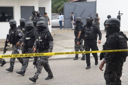 Un primar din Ecuador a fost impuscat mortal de doi criminali care circulau pe <span style='background:#EDF514'>MOTOCICLETA</span>. Este al doilea caz in doar trei zile