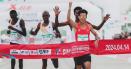 Blat la <span style='background:#EDF514'>SEMIMARATON</span>ul de la Beijing: 3 africani au incetinit la finis ca sa castige un chinez. Ce au patit cei 4 VIDEO