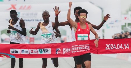 Blat la semimaratonul de la Beijing: 3 africani au <span style='background:#EDF514'>INCETINIT</span> la finis ca sa castige un chinez. Ce au patit cei 4 VIDEO