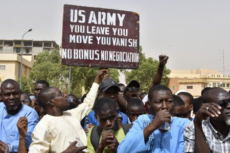 SUA isi retrag trupele din Niger. <span style='background:#EDF514'>RUSII</span> au trimis un sistem de aparare antiaeriana si instructori militari in tara africana