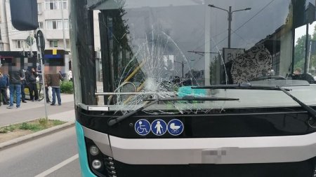 Trei femei au fost lovite de un autobuz pe o trecere de pietoni din Galati