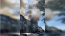 <span style='background:#EDF514'>MOBILIZARE</span> de forte la un incendiu puternic izbucnit la un bloc din Radauti. Focul a cuprins doua scari | VIDEO