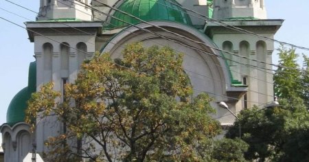 Povestea celei mai mari biserici ortodoxe din Bucuresti. E singura din Romania ce are altarul decorat cu sticla de Murano