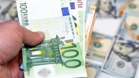 Slovacii au strans aproape 2 milioane de euro in patru zile pentru furnizarea de <span style='background:#EDF514'>MUNITII</span> Ucrainei