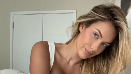 VIDEO 'Cea mai sexy femeie din lume' s-a dezbracat in fata camerei si a postat clipul <span style='background:#EDF514'>PE INTERNET</span>