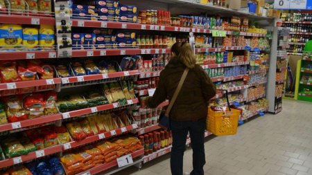 Ministrul Agriculturii: Oamenii din <span style='background:#EDF514'>UNGAR</span>ia vin sa cumpere alimente din Romania pentru ca sunt mai ieftine