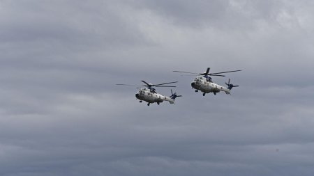 Japonia: doua elicoptere militare <span style='background:#EDF514'>JAPONEZ</span>e s-au prabusit in cursul unui antrenament